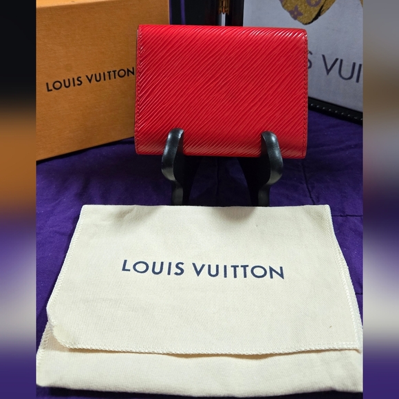 Louis Vuitton Red Epi Coquelicot Twist Lock Compact Wallet with Silver Logo - Picture 2 of 15
